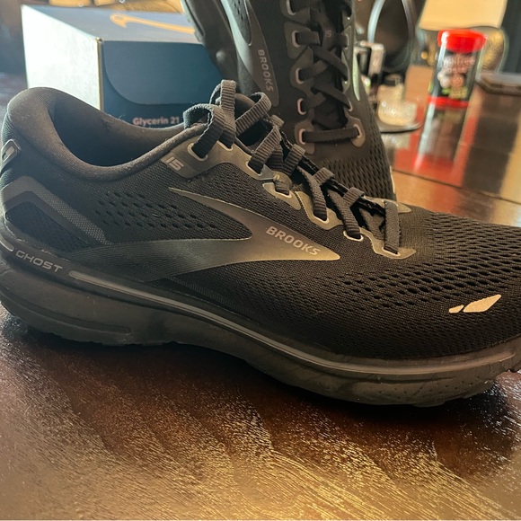 Brooks Ghost Size 8.5 - Picture 6 of 7